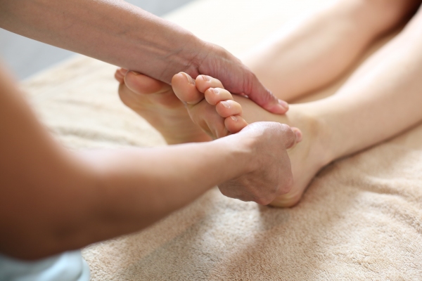 Lymphatic foot massage °In case of swellings°